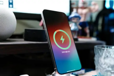隆德苹果15换屏服务分享用什么充电器给iPhone15充电更好 